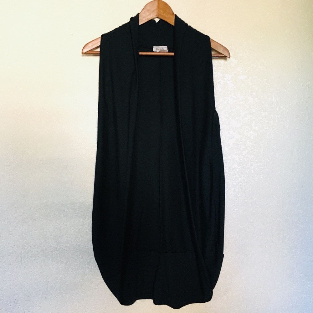 Sleeveless cardigan